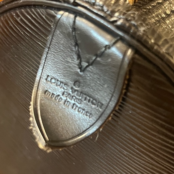 Black epi keepall 55. LV at its finest! - Picture 6 of 8